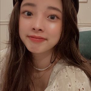 Meet your Posher, Esther